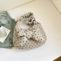 Sac à bandoulière en peluche crème avec motifs floraux bleus et grand nœud 3D - Blanc Cassé