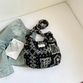 Sac fourre-tout d'hiver en peau lainée avec motif jacquard noir et blanc et bandoulière - Noir