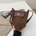 Retro Eimer-Tasche aus braunem Wildleder und Leder mit stilvollen Kontrastnähten - Braun