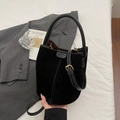 Sac seau noir chic avec coutures contrastées blanches et bandoulière réglable - Noir sans Pendentif