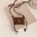 Braune Wildleder Umhängetasche mit Holzperlen und Seidenschal-Gurt im Retro-Stil - Braun