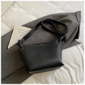 Sac seau minimaliste en cuir litchi noir avec des surpiqûres blanches contrastées - Sans Pendentif / Noir