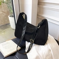 Borsa tote grande in velluto nero con tracolla in pelle e fibbia dorata elegante - Nero