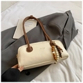 Bolso baguette retro blanco crema con asa marrón y cuentas de madera decorativas - Blanco Roto