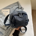 Sac bandoulière en denim bleu délavé rétro avec double zip et détail logo en cuir - Bleu foncé