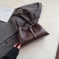 Borsa a secchiello retrò marrone scuro con nodo decorativo e tracolla regolabile oro - Marrone