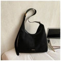 Sac fourre-tout minimaliste en daim noir avec détails dorés et forme de demi-lune - Noir sans Pendentif