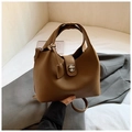 Bolso cubo de cuero de lichi marrón con cierre giratorio de metal plateado para mujer - Marrón