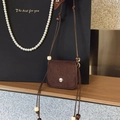 Mini bolso bandolera vintage marrón oscuro de gamuza con detalles de cuentas de madera - Marrón