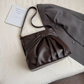 Sac cabas plissé marron foncé en similicuir souple avec bandoulière élégante - Marron