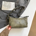 Sac baguette vintage vert olive en cuir PU avec bandoulière réglable et détails argentés - Vert
