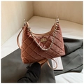 Borsa sottobraccio in velluto rosa antico con trapuntatura e dettagli strass - Rosa