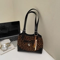 Detail of leopard print shoulder bag with bow, heart pendant and bohemian beads - Black & Coffee With Pendant