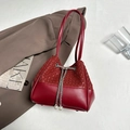 Bolso tipo cubo granate de diseño trenzado con cordón y detalles de perlas - Rojo