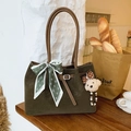 Grüne Retro-Einkaufstasche mit Seidenschal und Plüschbär-Anhänger für den Alltag - Tote Bag mit Großer Kapazität / Grün mit Anhänger