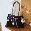 Schwarze Wildleder-Tote Bag mit braunen Ledergriffen, Seidenschal und Bärenanhänger - Tote Bag mit Großer Kapazität / Schwarz mit Anhänger