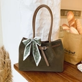 Sac fourre-tout minimaliste en daim vert olive avec foulard floral pour l'automne - Grand Sac Fourre-tout / Vert Sans Pendentif