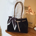 Sac fourre-tout noir minimaliste avec anses en cuir marron et foulard en soie imprimé - Grand Sac Fourre-tout / Noir sans Pendentif