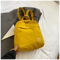 Mochila ligera de nailon amarillo brillante con parche de logo M y estilo casual chic - Amarillo