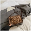 Kleine quadratische Umhängetasche mit Leopardenmuster und verstellbarem Schultergurt - 21x16x9.5cm / Leopard Kaffee
