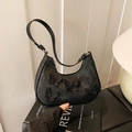 Bolso hobo creciente negro elegante con bordado de mariposa 3D y correa ajustable - Negro