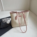 Schicke beige geprägte Tragetasche mit eleganten rosa Henkeln und Schulterriemen - Weiß mit rosa Besatz