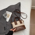 Sac seau rétro chic beige et marron foncé avec bandoulière réglable et poignées - Blanc Crème (Sans Pendentif)