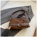 Dunkelbraune Retro-Schultertasche aus Wildleder mit Lederriemen und Silberschnalle-Akzent - Braun
