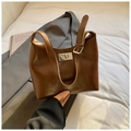 Bolso de hombro retro marrón de piel sintética con cierre giratorio plateado y correa - Marrón