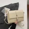 Piccola borsa a tracolla quadrata chic in pelle beige con fibbia in metallo e cinturino - Bianco Sporco