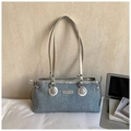 Schultertasche aus blauem Denim mit silbernen Griffen und Fashion-Metallschild - Silber Ohne Anhänger