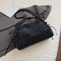 Minimalistische zwarte matlederen shopper met CIMO'2DN reliëf en trekkoord details - Zwart
