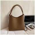 Sac fourre-tout chic en cuir marron à motif litchi dans un décor de bureau - Brun Sans Pendentif