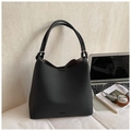 Sac fourre-tout élégant en cuir noir grainé avec anneaux métalliques argentés - Noir sans Pendentif
