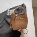 Sac seau minimaliste marron clair en cuir grainé avec fermoir rotatif et anse ronde - Sans pendentif / Kaki
