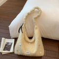 Cremefarbene Hobo-Tasche aus Wolle mit Stern-Patches und weichem Schultergurt im Korea-Stil - Crossbody