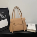 Sac fourre-tout chic en similicuir camel avec texture grainée et boucles dorées - Sans Pendentif / Kaki