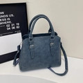 Sac à main vintage bleu brume avec double poignée et texture givrée élégante - Bleu lac
