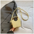 Borsa a mano minimalista in pelle giallo chiaro a forma di stella con manico in legno - Giallo