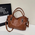 Borsa tote minimalista in pelle PU marrone con fibbia in metallo e tracolla regolabile - Marrone Giallastro