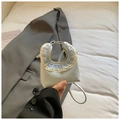 Mini borsa nuvola azzurra con finiture in pizzo e tracolla elegante per donna - Blu