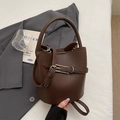 Sac seau en cuir grainé marron foncé avec poignée rétro et bandoulière réglable - Marron