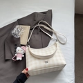Sac fourre-tout beige à carreaux chic avec bandoulière réglable et logo de créateur - Blanc Cassé Avec Pendentif