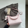 Sac fourre-tout à carreaux rose et blanc avec bandoulière et charmant pendentif - Rose avec pendentif