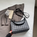 Sac fourre-tout demi-lune à carreaux gris et noirs avec lanières en cuir et logo - Noir sans Pendentif