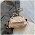 Elegante bolso bandolera acolchado crema con cadena dorada y diseño de rombos - Rosa