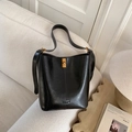 Retro black leather bucket bag with gold metal twist lock and wide shoulder strap - Black without Pendant