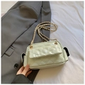 Bolso acolchado verde menta con cadena dorada elegante y acabado de lujo - Verde