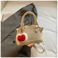 Bolso de cuero blanco con lunares rojos, logo Helahe y colgante de manzana de peluche - Grande / Blanco