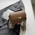 Borsa a tracolla in pelle marrone con ampia tracolla in tessuto a motivi vintage - Marrone